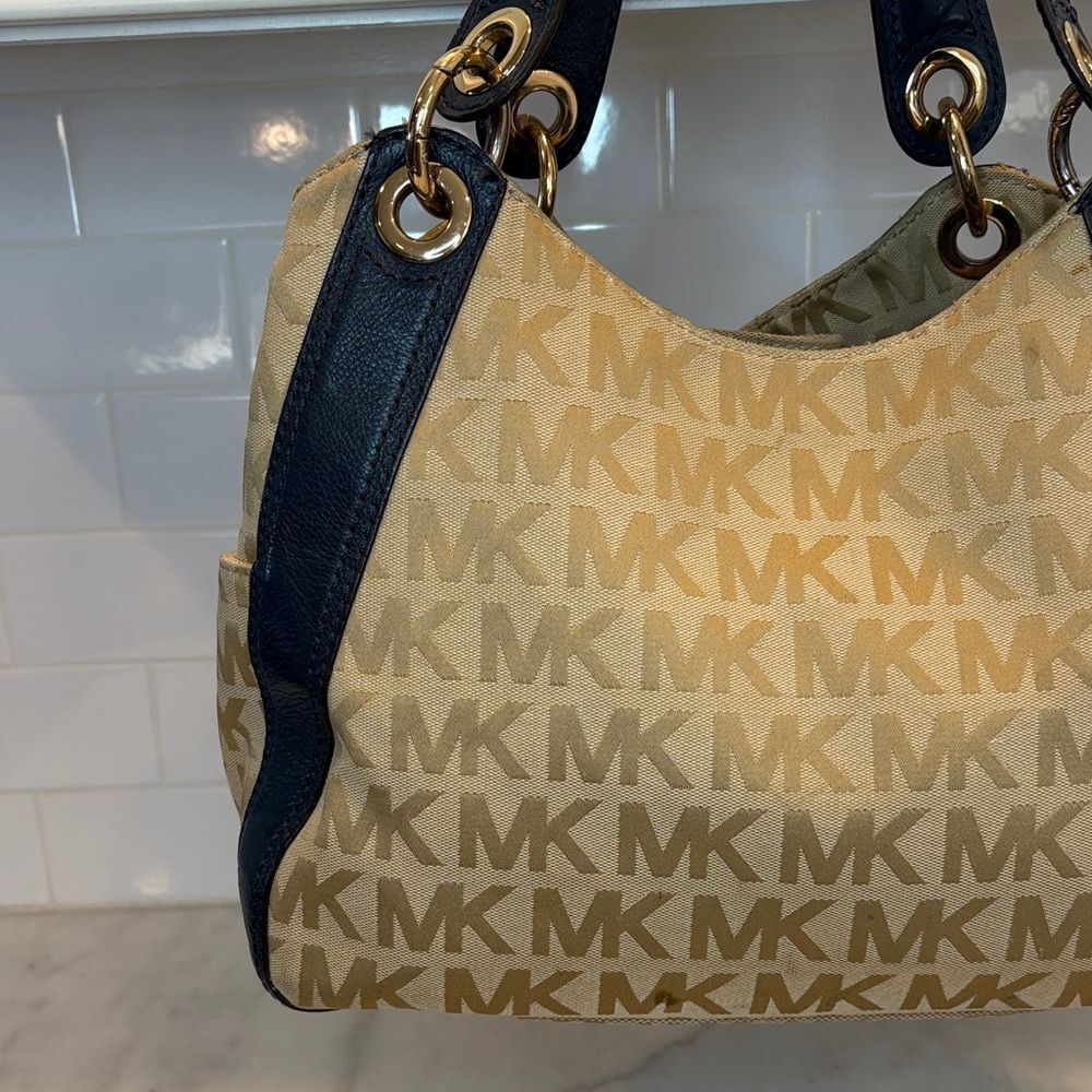 Michael Kors Bag Purse Handbag Ludlow Canvas Signature Drawstring Shoulder Bag - Picture 6 of 17